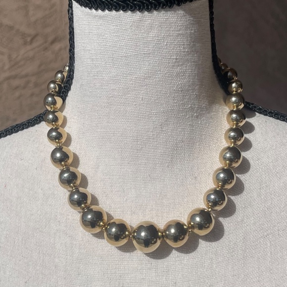 LARGE GOLD TONE GRADUATED BEAD CHOKER NECKLACE - Picture 5 of 12